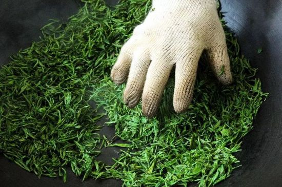 龍井茶炒茶葉怎么炒出好茶色，茶葉怎樣做出來最綠？