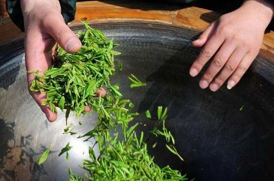 龍井茶炒茶葉怎么炒出好茶色，茶葉怎樣做出來最綠？