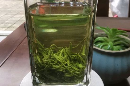 綠茶放了三年還能喝嗎，綠茶放久了喝了會(huì)怎樣