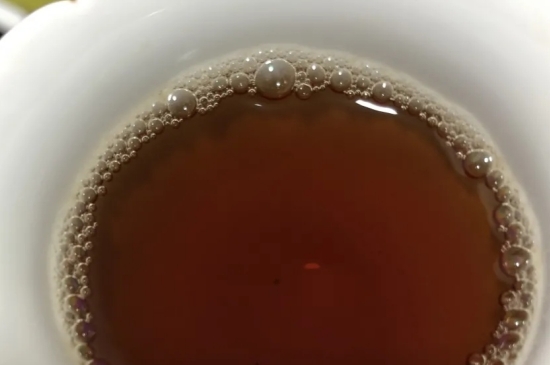 老白茶上火還是去火？夏季喝煮的老白茶會(huì)容易上火！
