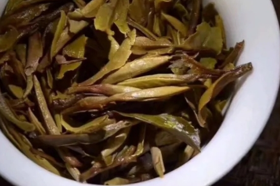 老白茶上火還是去火？夏季喝煮的老白茶會(huì)容易上火！