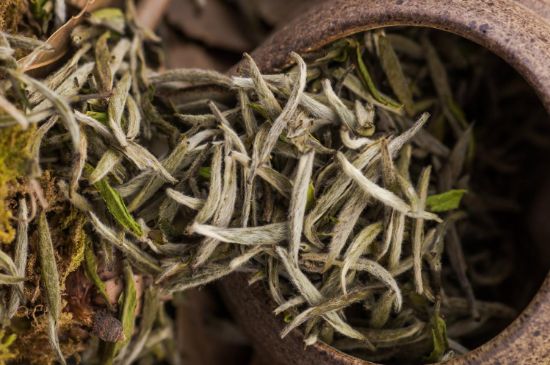 福鼎白茶要喝老的嗎，為什么喝白茶要喝老茶存新茶？
