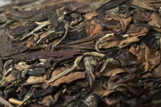 福鼎白茶要喝老的嗎，為什么喝白茶要喝老茶存新茶？