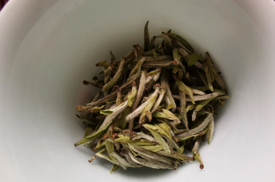 新舊白茶怎么區(qū)分，怎么分辨白茶是新還是舊