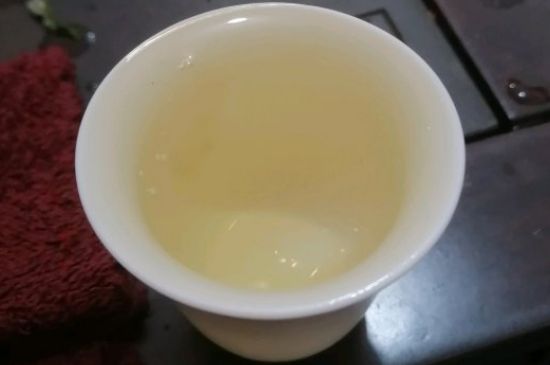 春茶上市白茶的好壞怎么區(qū)分，春白茶怎么分辨好不好？