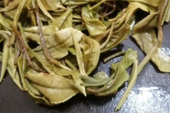 春茶上市白茶的好壞怎么區(qū)分，春白茶怎么分辨好不好？