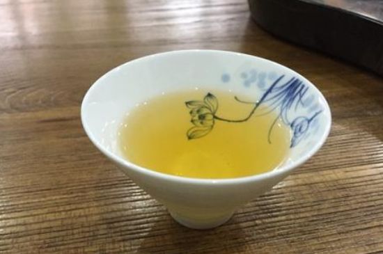 鴨屎香單叢雪片茶的特點，鳳凰雪片茶有什么特點？