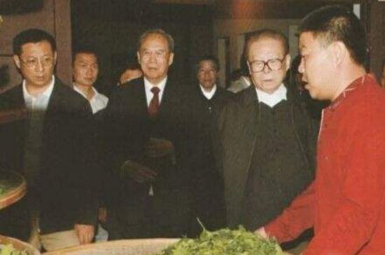 母樹大紅袍給誰喝了，為什么母樹大紅袍叫三棵六株？