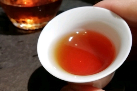 長期喝巖茶會上火嗎？巖茶這樣喝了容易上火！