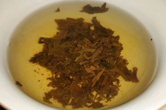 女人喝紅茶好還是喝普洱茶好，普洱茶和紅茶哪個適合女人喝