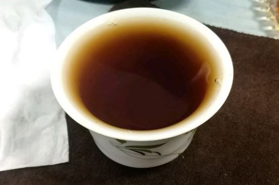 女人喝紅茶好還是喝普洱茶好，普洱茶和紅茶哪個適合女人喝