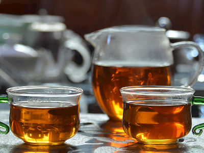 紅茶和綠茶的區(qū)別，常喝紅茶好還是綠茶好？