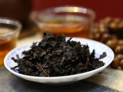 黑茶的功效與作用，長(zhǎng)期喝黑茶有什么功效？