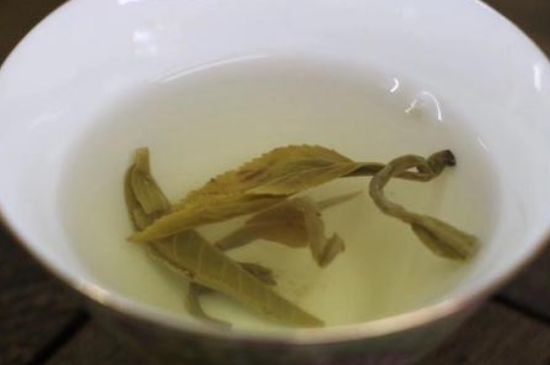 茉莉龍珠泡開后為什么都是梗，茉莉龍珠泡開后什么樣？