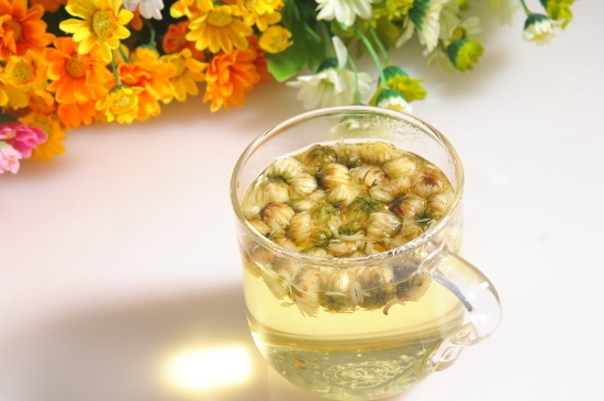 喝菊花茶有什么效果，女人長(zhǎng)期喝菊花茶好嗎？