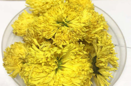 菊花茶大朵小朵有什么區(qū)別，菊花喝大朵還是小朵？