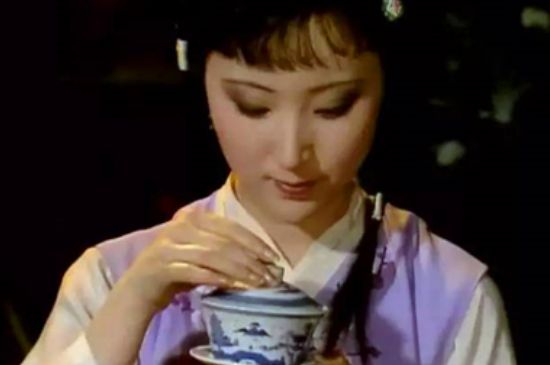 女士喝茶優雅姿勢，女士正確喝茶姿勢禮儀