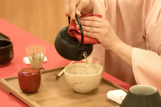 女人喝茶要行扣茶禮嗎，叩茶禮女士能用嗎？