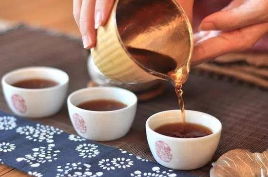 喝茶茶桌上的禮儀有哪些，泡茶待客十大禮儀不可不做！