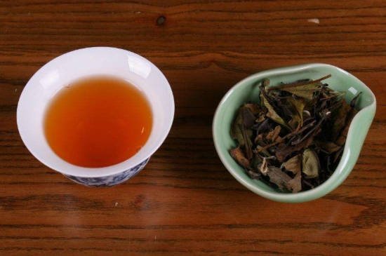 福鼎白茶能長(zhǎng)時(shí)間悶泡嗎，老白茶可以悶著喝嗎？