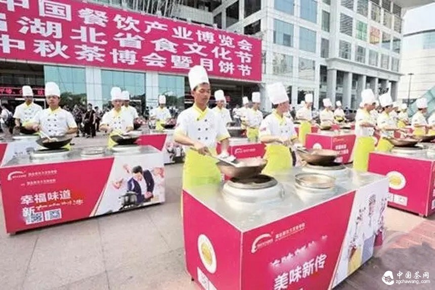 中國餐飲博覽會驚現茶王，60年代普洱茶磚萬元一斤