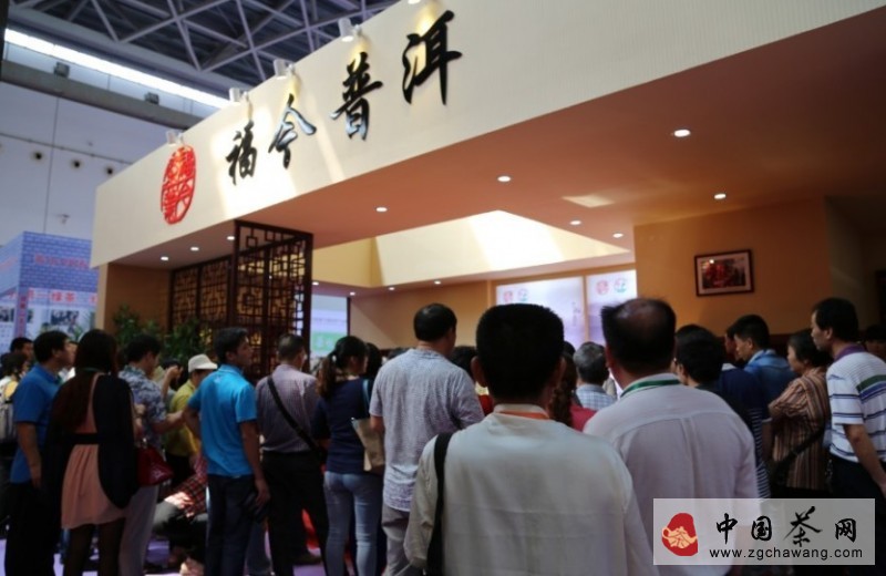 5、展位現(xiàn)場(chǎng)人流擁擠
