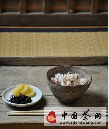 何謂“粗茶淡飯”？