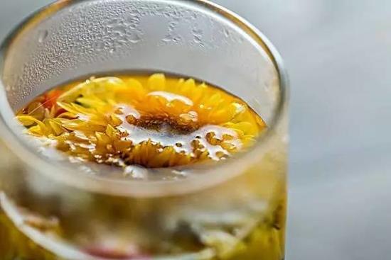 “夏喝綠 冬喝紅”？這5種茶才最適合夏天