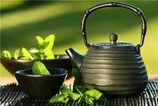 “夏喝綠 冬喝紅”？這5種茶才最適合夏天
